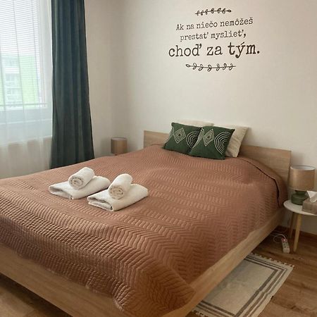 Apartman Nedaleko Centra Mesta Michalovce Exteriér fotografie